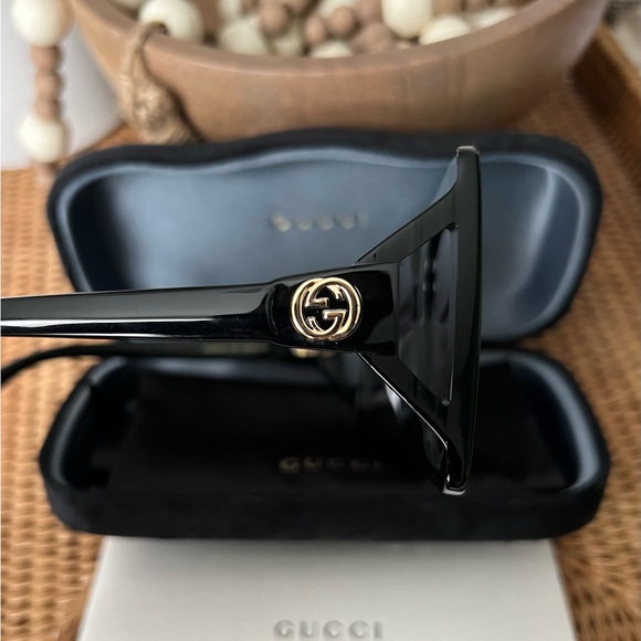 GUCCI GG0876S Sunglasses - Picture 5 of 7